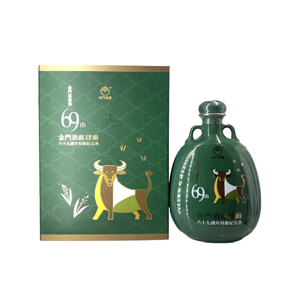 金門酒廠69週年特優瓷瓶(牛)0.7L